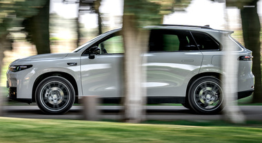 Leapmotor C10 REEV, addio all'ansia da ricarica. Con il range extender l'autonomia è di 1.000 km