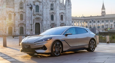 Denza debutta alla Milano Design Week con la Z9 GT: eleganza, tecnologia e sostenibilità