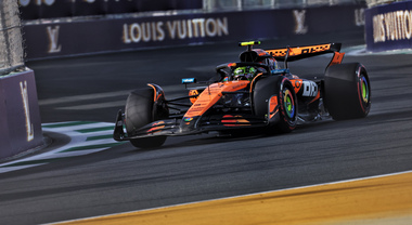 GP di Arabia Saudita, libere 3: Norris e Piastri impressionano con le McLaren, Leclerc quinto e in difficoltà, Hamilton in crisi.