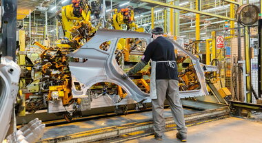 Nissan, la crisi aggravata dai dazi Usa: prevista perdita di 500 mln di euro nel 2025