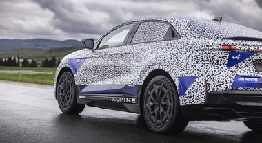 Alpine A390, prove in pista prima del debutto per la sportiva fastback