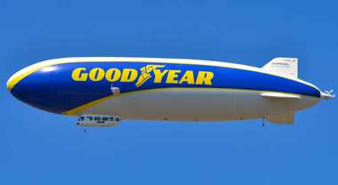Il dirigibile Goodyear compie 100 anni, tutta la magia e la poesia di un volo sul circuito di Imola