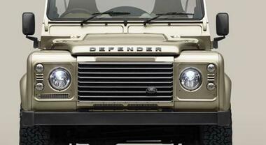 Land Rover, l'icona ritorna: ecco la Classic Defender V8 Soft Top