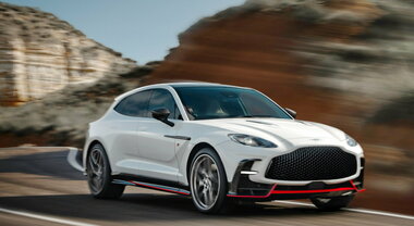 Aston Martin DBX S, super Suv da 727 cavalli