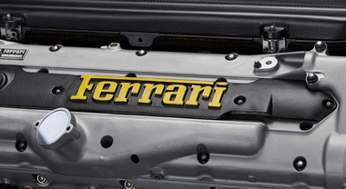 Schumi e Alonso, la meccanica è un’opera d’arte. Nella boutique Ferrari a Milano esposti componenti di auto leggendarie