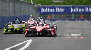 FE, Nissan "profeta in patria": Rowland trionfa nell'ePrix Tokyo davanti a Wehrlein (Porsche). Primo podio per Ticktum (Cupra)