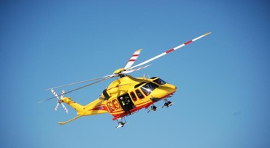 Paura a Ippocampo, bimba di 3 anni rischia di annegare in mare: interviene l’elisoccorso