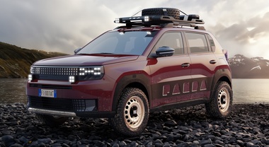 Grande Panda Hybrid, il rilancio di Fiat. Svelato anche un concept della 4x4