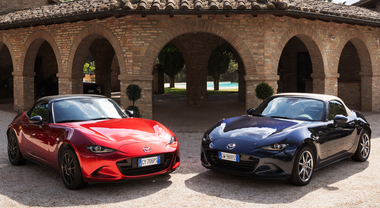 Homura e Kazari, arrivano le nuove MX-5. L'esordio tra le “nonne” di Miataland per le roadstar di Mazda
