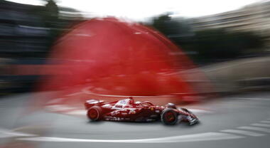 GP di Monaco, libere 2: Leclerc leader, Hamilton terzo. Il Principato si tinge di Rosso con la Ferrari. Cosa è successo