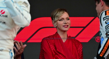 Charlotte di Monaco regina di stile al Gran Premio: eleganza e glamour nel Principato