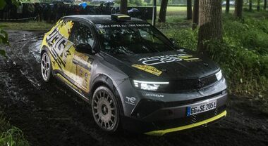 Opel Mokka GSE Rally: il Suv da corsa 100% elettrico ha debuttato all’ELE Rally di Eindhoven