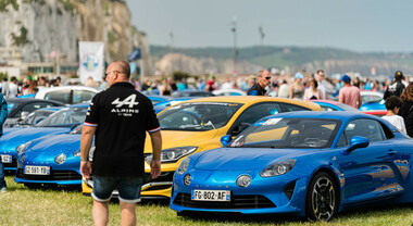 Alpine, festa a Dieppe per i 70 anni del marchio. Durante la celebrazione presentata anche la nuova A390