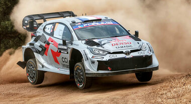 Wrc, quattro Toyota fra le prime cinque nel rally Italia Sardegna. Ma alle spalle di Ogier c'è Tänak (Hyundai)