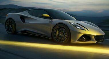 Lotus, le versioni V6 e Turbo si aggiungono alla famiglia Emira. Il V6 3.5 litri sovralimentato da 400 cv fa 0-100 km/h in 4,3"