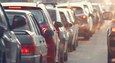 Nella Ue emissioni medie CO2 salgono nel 2024 a 185,4 g/km (+4,5 g). Veicoli commerciali e diminuzione vendite auto EV la causa
