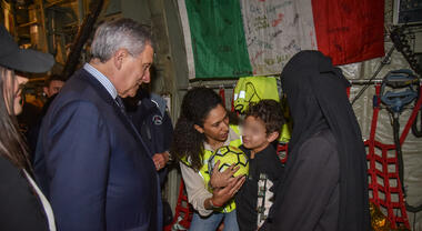 L'Italia e la speranza: l’arrivo di Adam e dei bambini palestinesi da Gaza per le cure mediche
