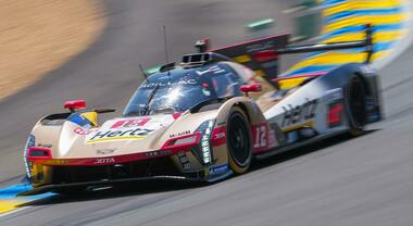24 Ore di Le Mans: Cadillac fa la storia con Alex Lynn nella Hyperpole, Mattia Drudi domina in LMGT3