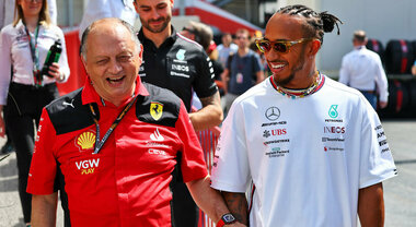 Ferrari, Hamilton difende Vasseur: «Voglio che resti. È il motivo principale per cui sono qui e sono grato a lui»