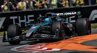 GP del Canada, prima pole stagionale per Russell e Mercedes, Antonelli quarto davanti a Hamilton. Leclerc sbaglia ancora