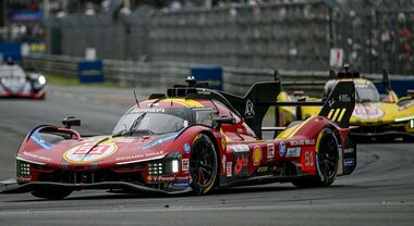 24 Ore di Le Mans: le Ferrari di Calado e Hanson svettano alle prime luci della domenica