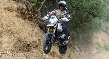 Bmw R 12 G/S e nuova R 1300 RT, la tradizione lanciata nel futuro: quando i motori boxer sanno fare la differenza