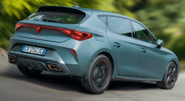 Giù emissioni e consumi, i plug-in per Cupra. Il brand di Barcellona spinge sull'elettrificazione