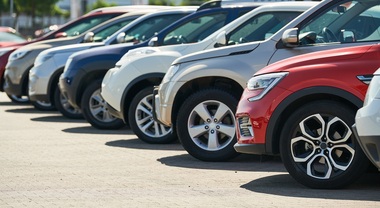 Crescono le vendite di auto usate in Italia grazie a prezzi accessibili e alla possibilità di acquistare vetture più grandi