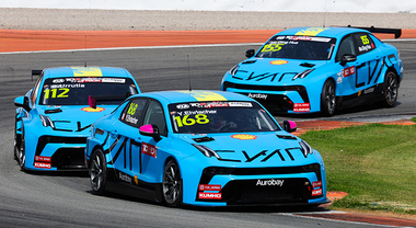TCR World Tour, Yann Ehrlacher e Lynk & Co dominano la scena a Valencia