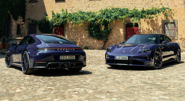 Porsche, le 911 Carrera 4 Gts e Taycan 4S firmate Ferragamo per i 40 anni in Italia