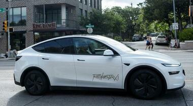 Tesla lancia il robotaxi in Texas. Musk: «Dopo Austin presto a San Francisco, Los Angeles e San Antonio»