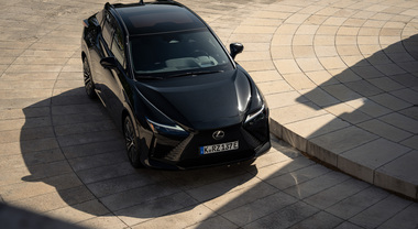 Lexus RZ 2025, nuova batteria per più autonomia