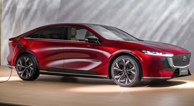 Mazda, cambia il paradigma: riecco la 6 ed è solo elettrica