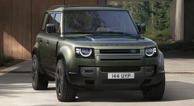 Defender cresce ancora, JLR dà lustro al gioiello. Miglioramenti in profondità sul modello che è già un must