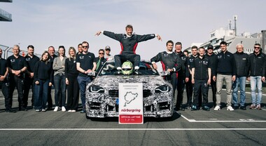 Bmw M2 CS, record tra le auto compatte al Nürburgring. Ha percorso i 20,823 chilometri della Nordschleife in 7:25.5