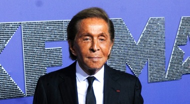 Valentino, ladri nella villa dello stilista a Roma mentre lui è in casa.  Gli spari in