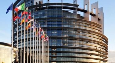 Ue, revisione delle norme CO2 auto resta programmata entro la metà del 2026
