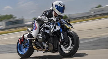 Bmw R 1300 R Titan è un omaggio al motorsport e al design nel segno della tradizione Motorrad