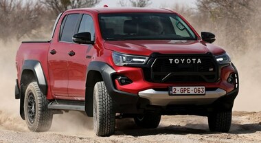 Hilux GR Sport II, il lato grintoso del pick-up Toyota. Un turbodiesel 2,8 litri mild-hybrid da 204 cv e cambio auto a 6 marce