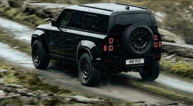 Land Rover a Goodwood, anche la potente Defender Octa diventa Black