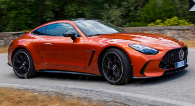 Mercedes AMG GT si mostra in Costa Smeralda: l'offensiva high-performance della Stella