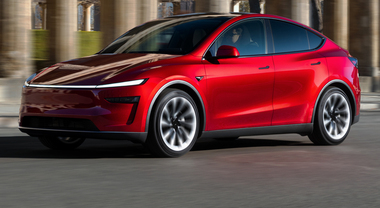 Tesla sbarca in India, aperta le prima concessionaria a Mumbai: i veicoli elettrici sono in crescita