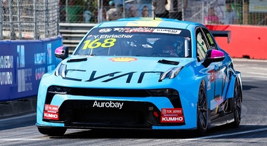 TCR World Tour: Lynk & Co domina a Vila Real con Erlacher e Björk