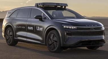 Uber, 20mila robotaxi nei prossimi sei anni. La flotta sarà composta da Suv elettrici Lucid
