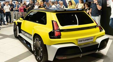 R5 Turbo 3E, prima volta in Italia della Renault più potente. Modello sportivo ed elettrico a tiratura limitata