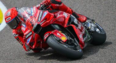 Marc Marquez vola anche a Brno, Martin subito in Q2. Bagnaia in difficoltà: «Sbagliata completamente la strategia»