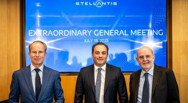 Stellantis, via libera dell'assemblea a Filosa. Elkann: «Tracceremo con lui nuovo percorso, ha azienda nel sangue»