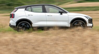 Volvo EX30 Cross Country, il suv elettrico compatto tuttoterreno