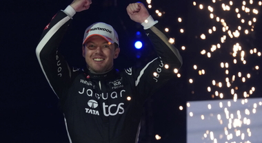 FE, il trionfo di Cassidy (Jaguar) nell'ultimo ePrix della stagione 11. Alla Porsche i titoli a squadre e costruttori