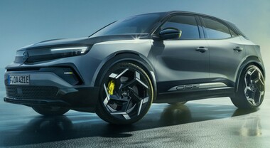 Opel, torna la griffe Gse sulla Mokka a elettroni. Il Suv compatto con prestazioni sportive: 280 cv, 0-100 vola via in 5,9”